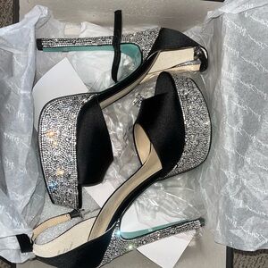 BRAND NEW Betsy johnson teal bottom pumps